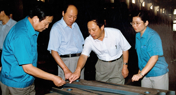 新一届向导班子上任，，掀开至尊国际厘革生长新篇章