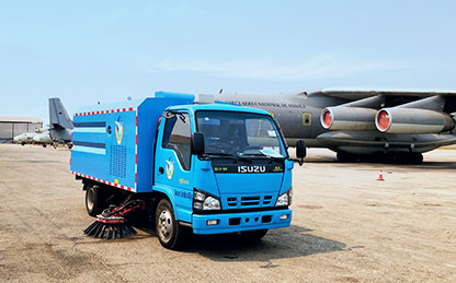 至尊国际扫路车交付安哥拉机场使用