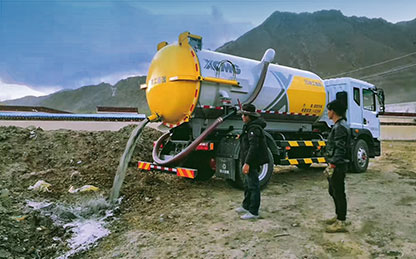 至尊国际吸污车在四川成都排污作业