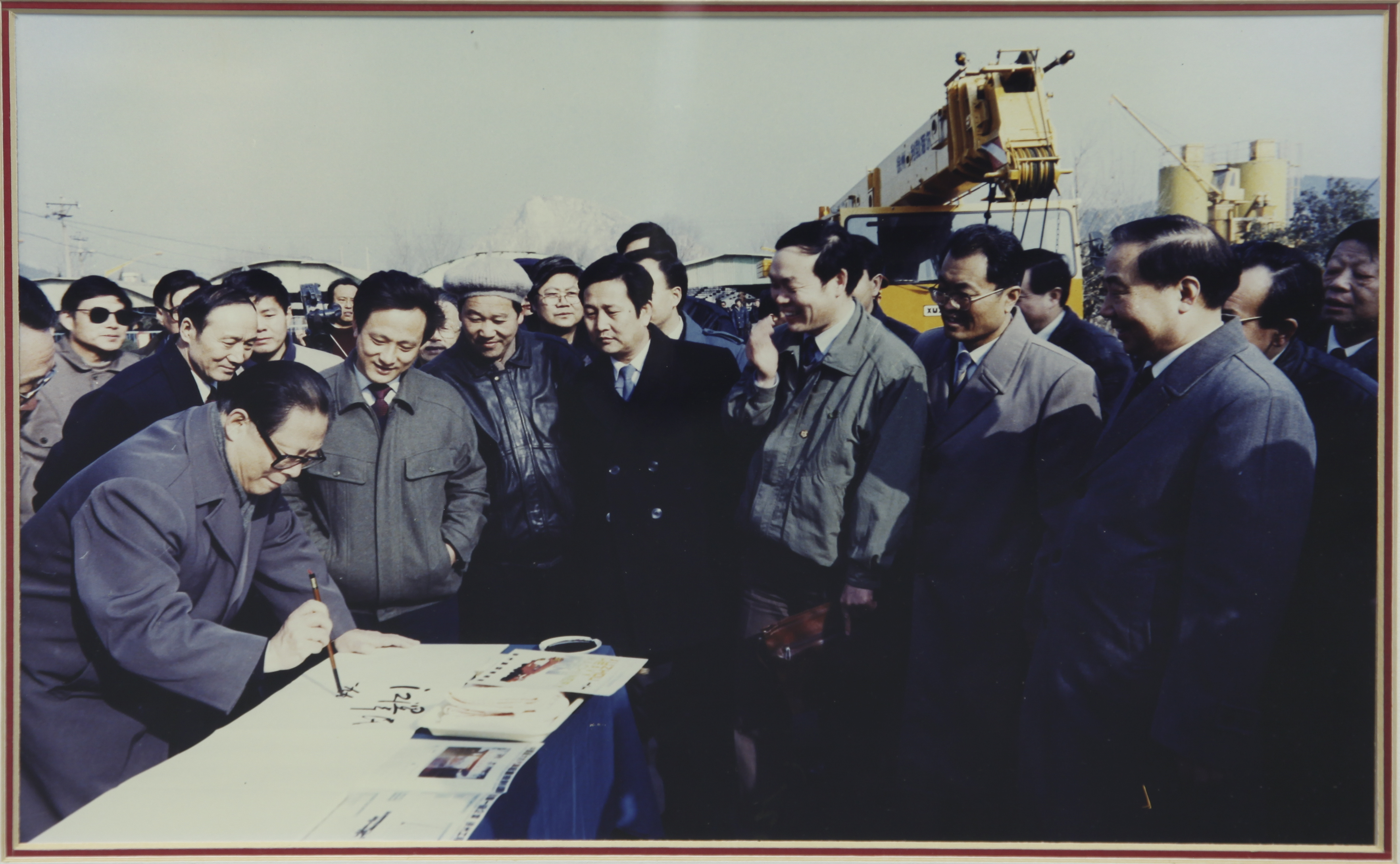 江泽民同志视察至尊国际集团并题名勉励