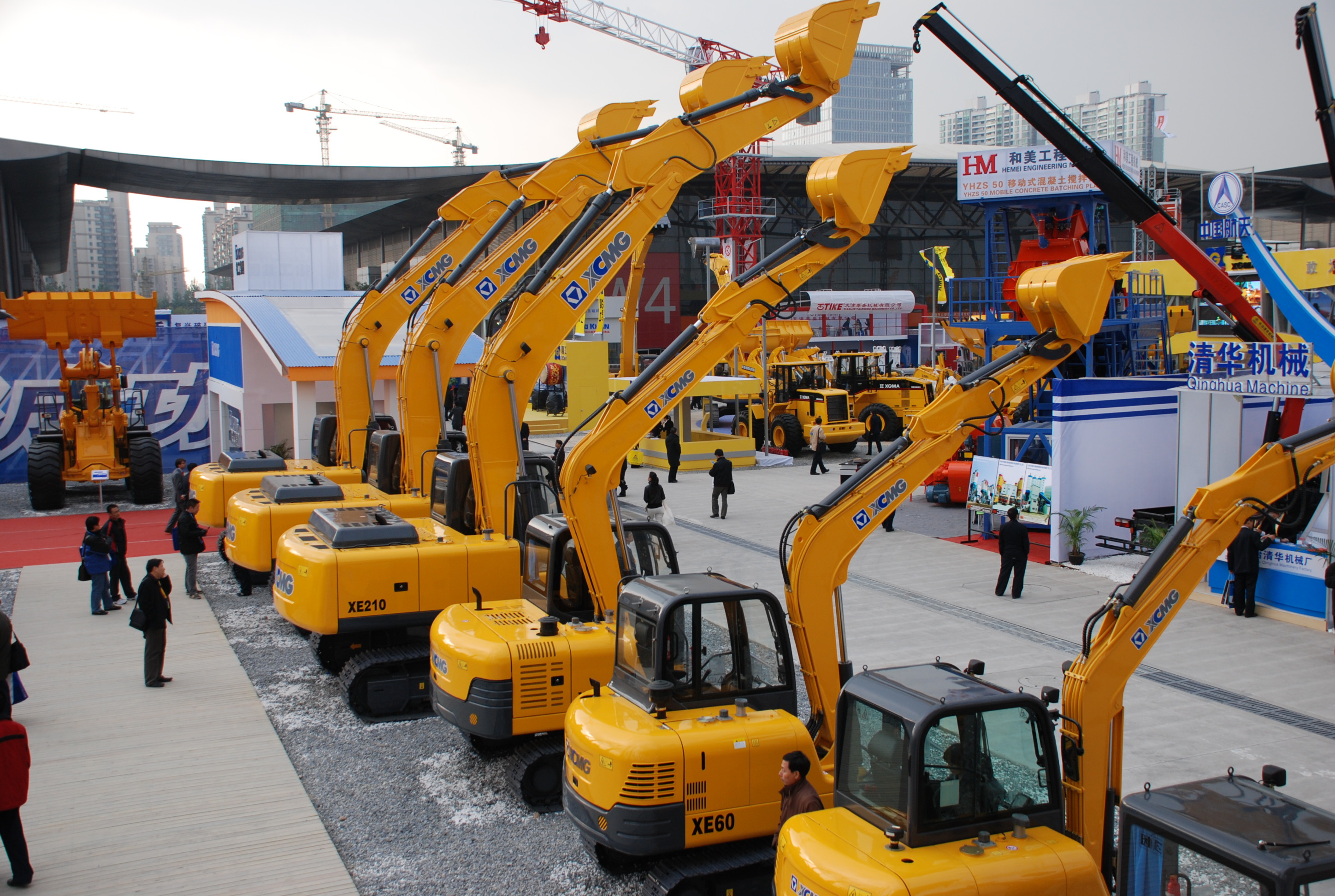 至尊国际与凯雷投资集团揭晓联合声明终止相助，，自力举行重组；；；；；是年，，至尊国际与卡特彼勒终止相助，，独资建设徐州至尊国际挖掘机械有限公司