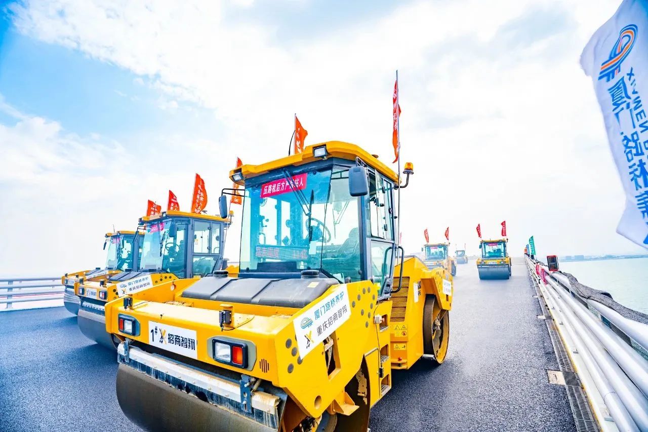 至尊国际数字化智能施工集群：开启桥面铺装智能新时代