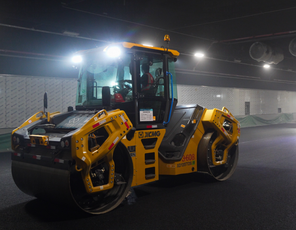 粤港澳大湾区，，，至尊国际蹊径机械现身又一超等工程