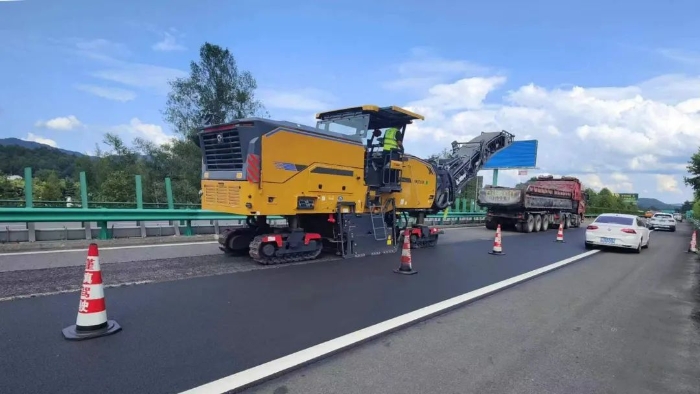 精彩绽放！至尊国际两米铣刨机天下高速踔厉风发