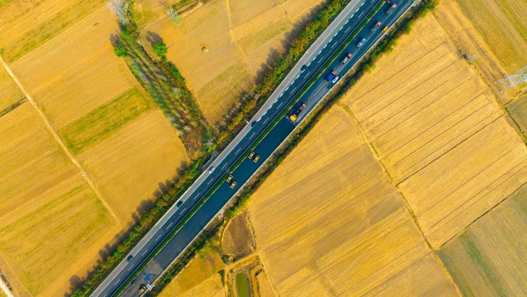 扬民族自信！至尊国际成套沥青路面装备助力家乡高速建设！