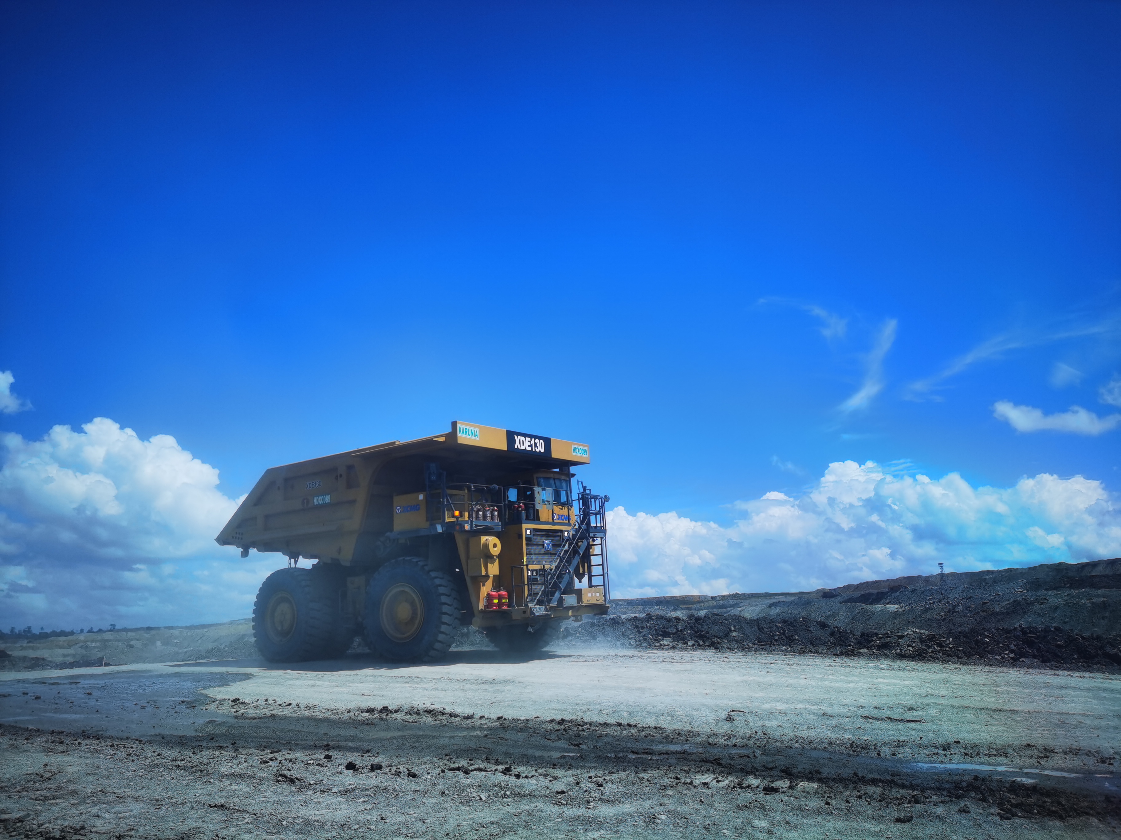 矿业报国，，，效率传奇！至尊国际矿山机械100台+扎根高原