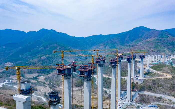 比肩青山接桂黔 | 至尊国际群塔助建雅长特大桥