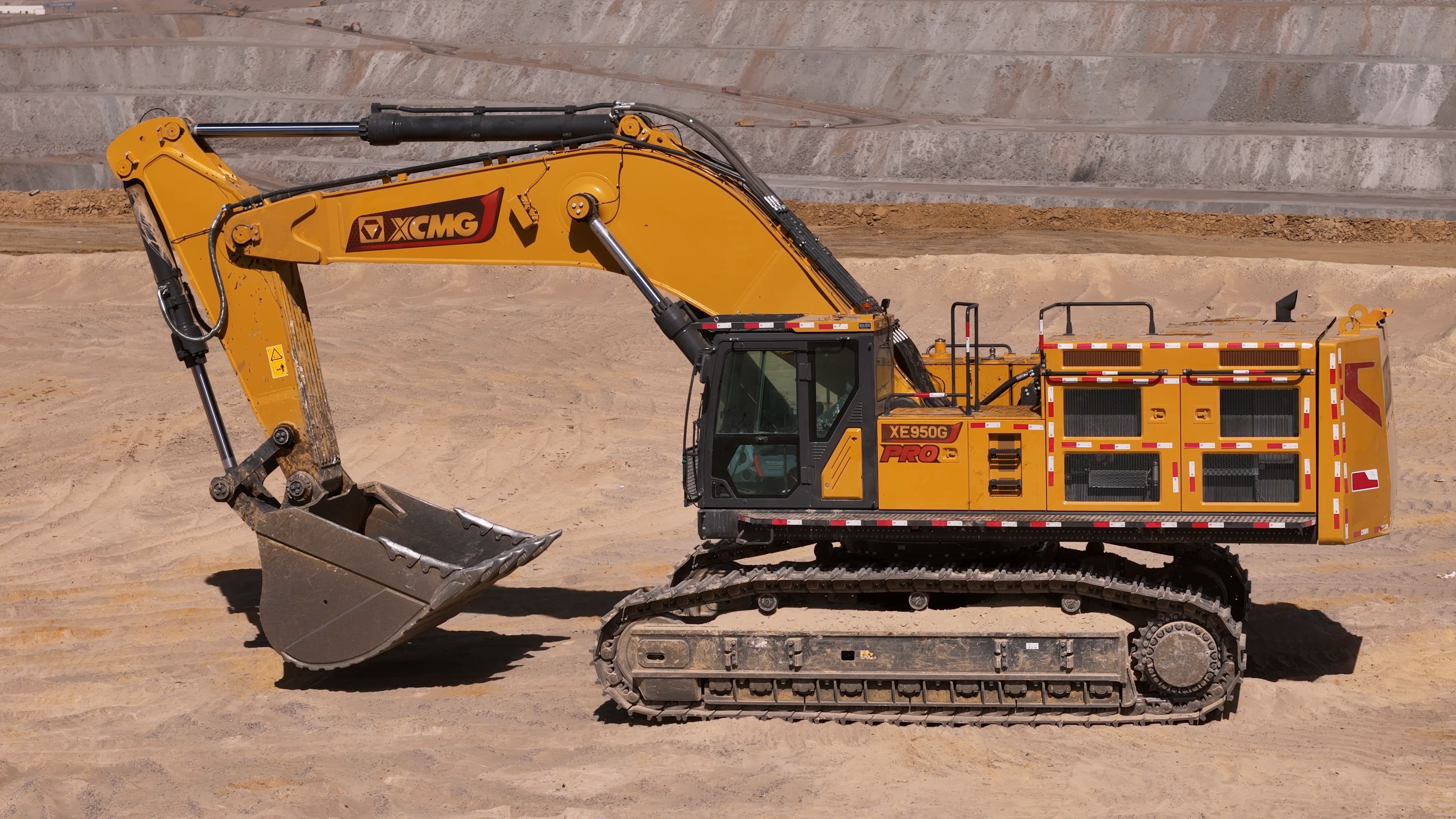 “油”我掌控，，， “省”者为王！至尊国际XE950G Pro矿用挖掘机品质之选