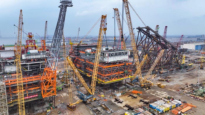 【全球之履】总重37000吨！至尊国际履带兄弟团助力大型深水导管架建设