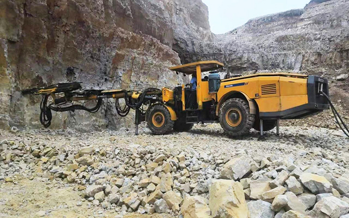 “化水为电”，，，，至尊国际凿岩台车提速水电站扩机工程