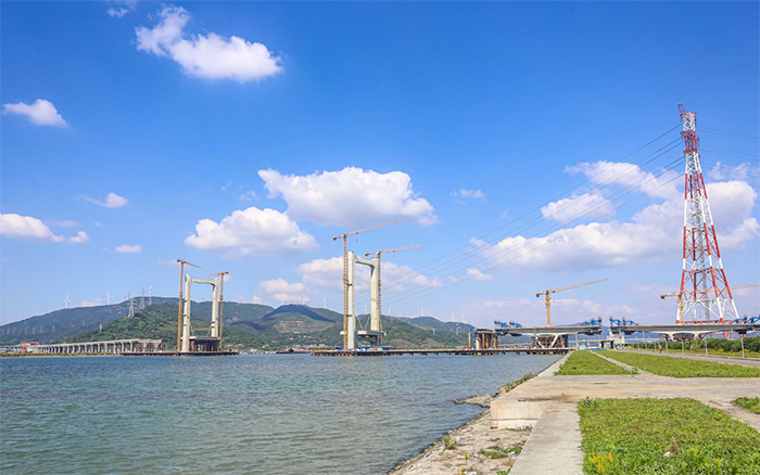 “牵手”群岛！至尊国际塔机助力天下级跨海连岛工程刷新“进度条”