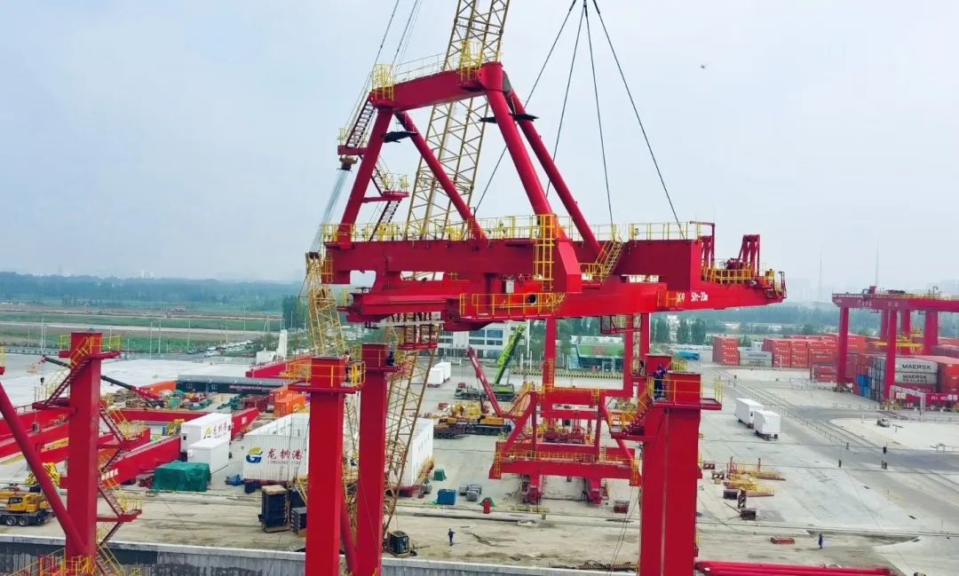 吊装多元化！看至尊国际XGC500-I履带起重机怎样“吊”起重机