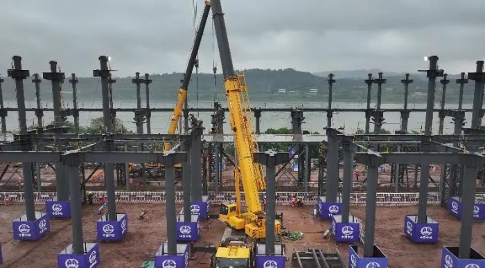 这把高端局！至尊国际G2起重机助力成渝铁路刷新！