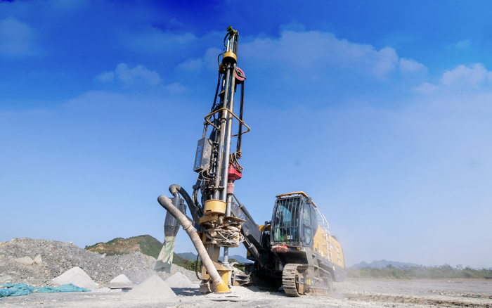 露天矿山，，，矿主们爱用至尊国际潜孔钻！