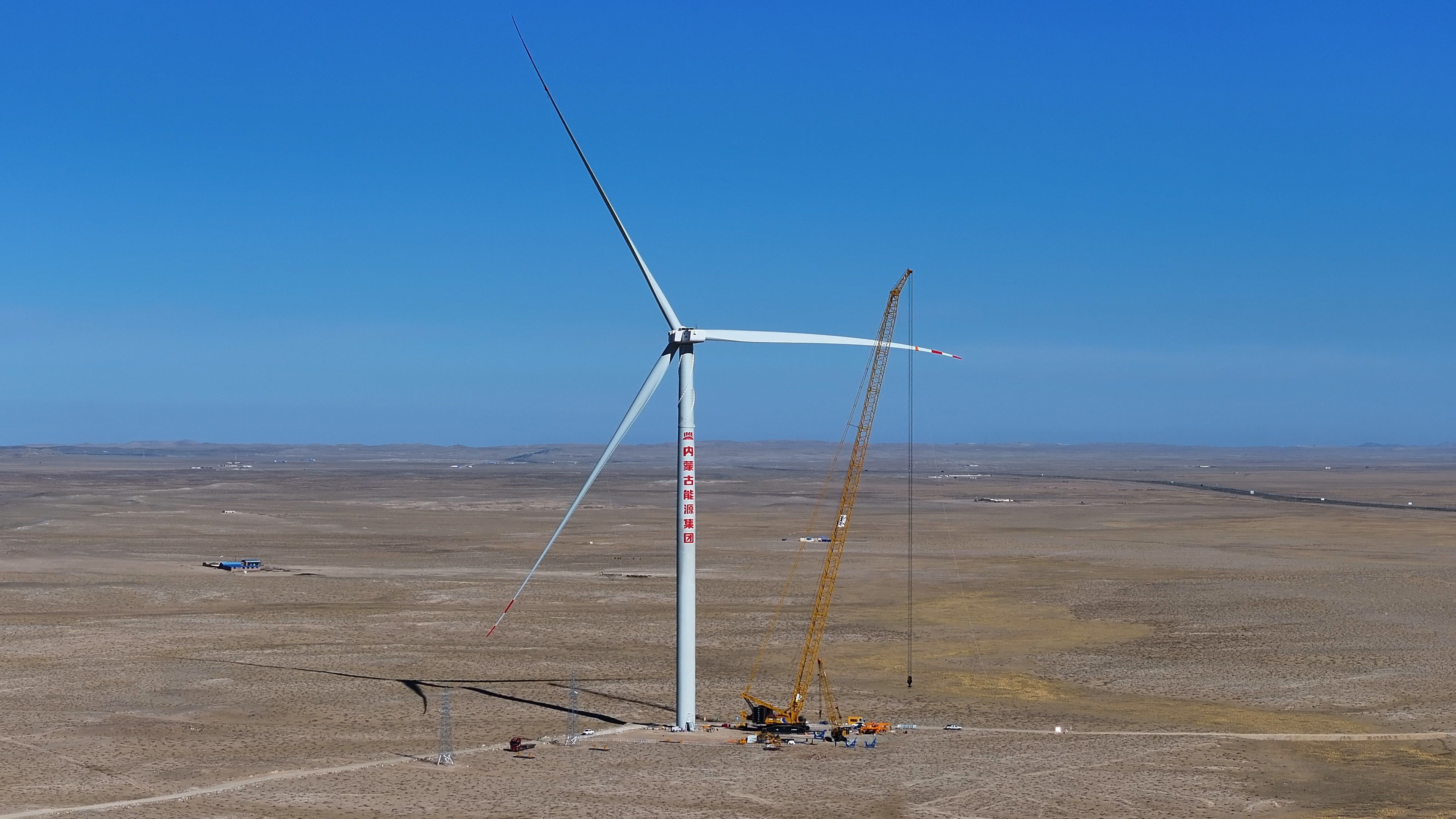 1300吨级新品风电首秀！至尊国际千吨级起重机再添实力干将