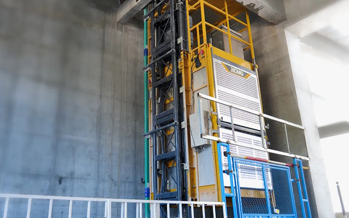 性能规范！至尊国际井道施工升降机助建超高层商务中心项目