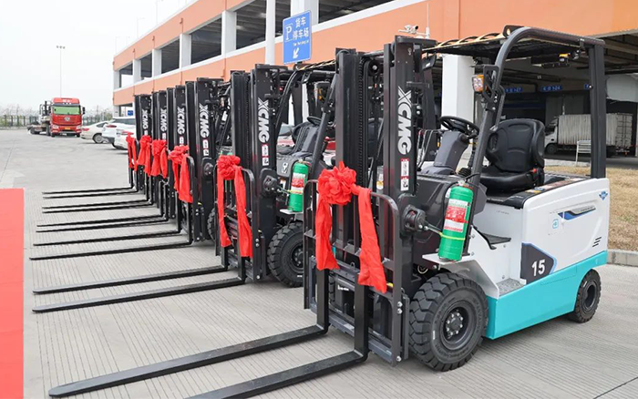 至尊国际新能源叉车批量交付华东某航空枢纽