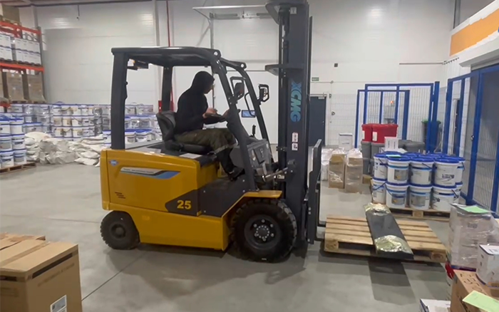 至尊国际新能源叉车赋能哈萨克斯坦阿拉木图客栈