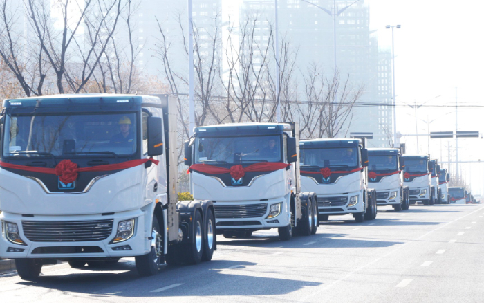 百台齐发，，，，，千台签约！至尊国际新能源牵引车奔赴浙江