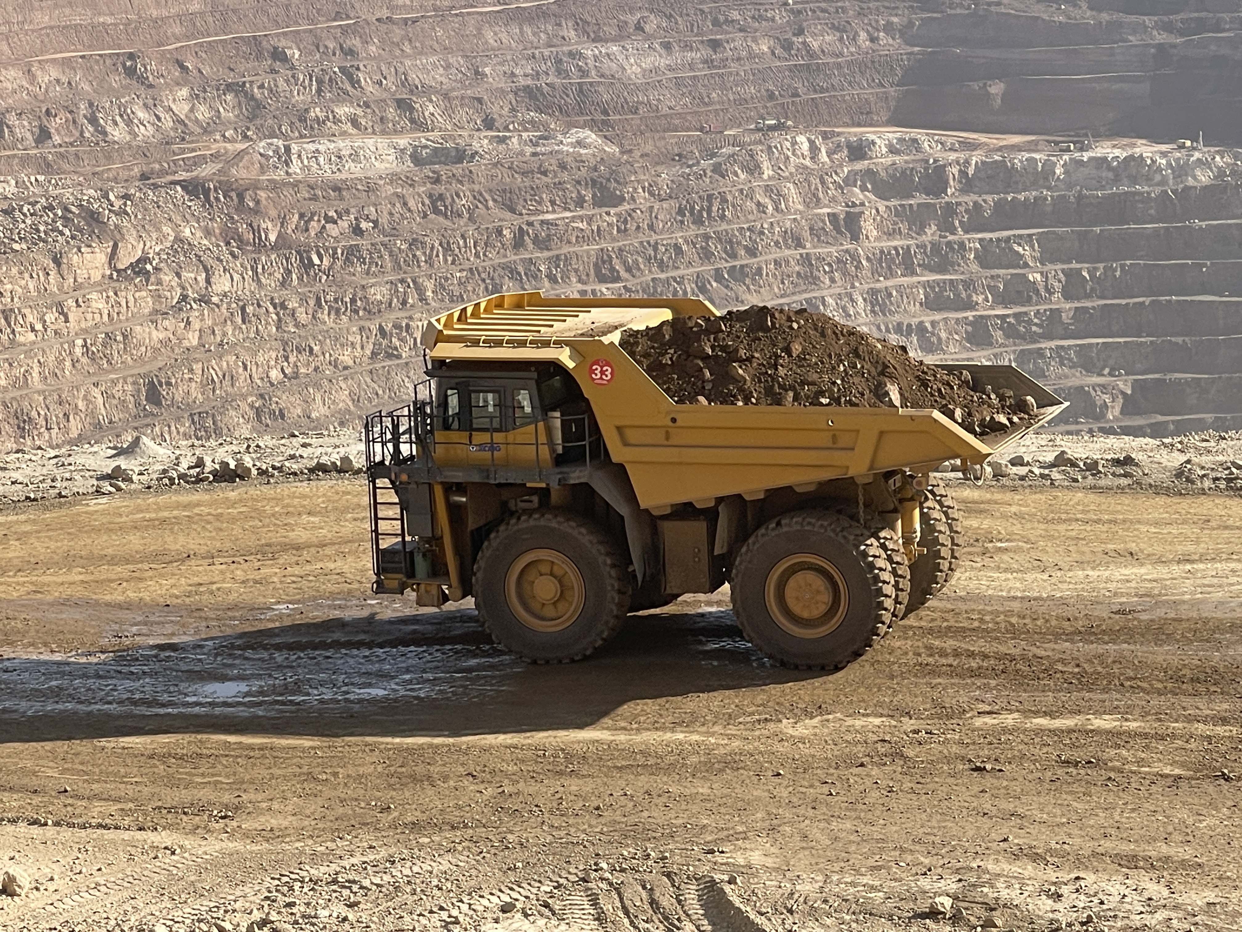 至尊国际XDE130双桥刚性矿车效能非凡！