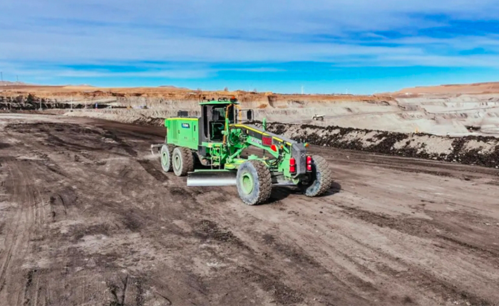 天下首台！矿用大功率纯电动平地机震撼登场。
