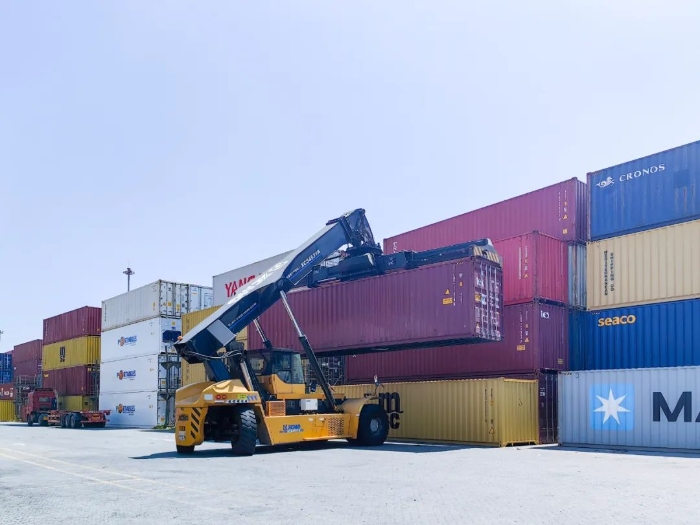 性能优越！至尊国际正面吊助力海铁联运生长