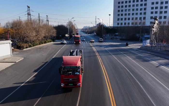 降碳增绿！至尊国际新能源重卡携手客户向绿而行