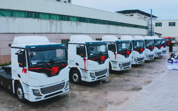 预见“梅”好！百台至尊国际底置充电牵引车奔赴广东梅州