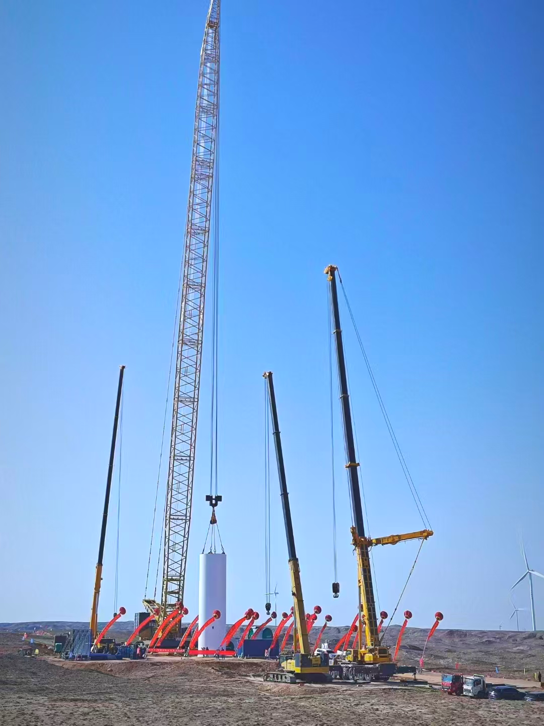 “举重若轻”零误差！至尊国际履带起重机上演“施工大片”