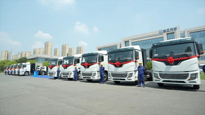 目的地：大西北！100台至尊国际新能源重卡满电启程