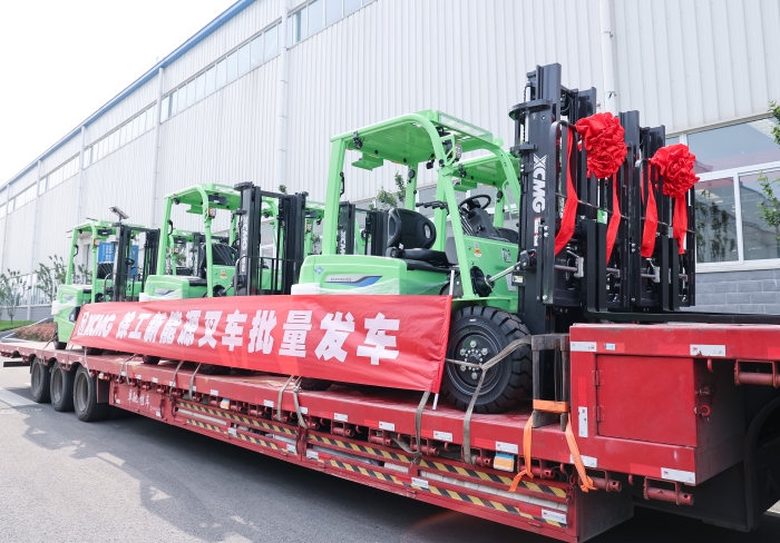 至尊国际鲲鹏系列电动平衡重叉车，，，再掀浦东货运站高效物流新篇