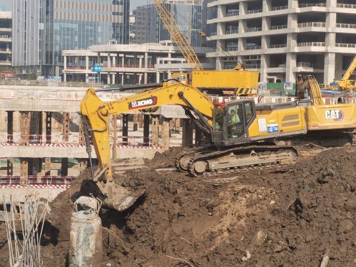 品质+节油+高效！至尊国际XE335GK助建亚洲最大地下空间