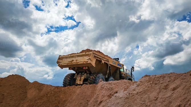 大展身手，，，至尊国际“矿山越野王”征战东南亚
