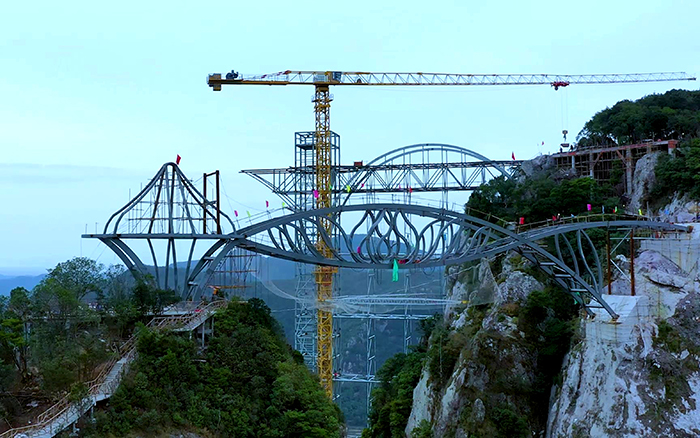 一览众山。。。。。。】粗磷鸸仕机「与山齐肩」