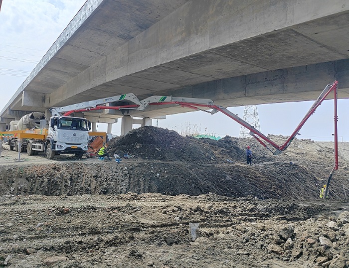 轻灵稳。。。。。。≈磷鸸33米泵车领航新城镇基建