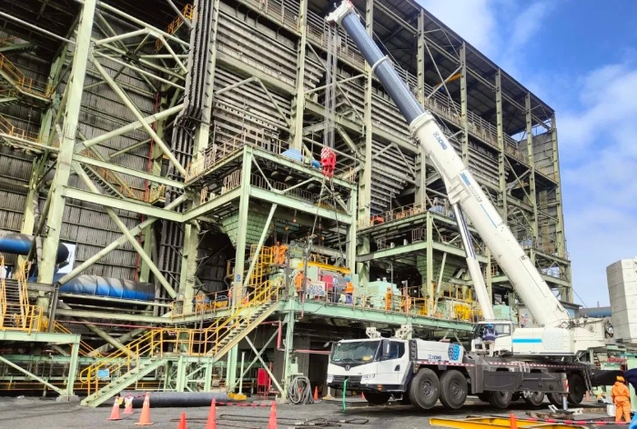 首台！超大吨位XCA500BR落子首钢铁矿！