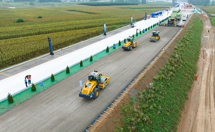 全场景智慧赋能，，，至尊国际水稳层施工更便捷、更精准！