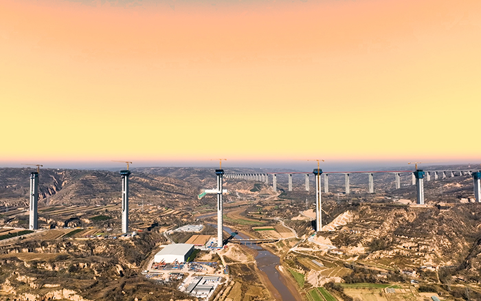 群塔架飞虹 至尊国际金征战黄土高原